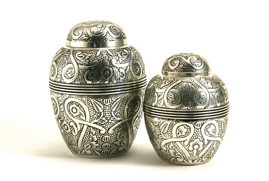 Will the larger urn  accommodate a 100 pound woman?